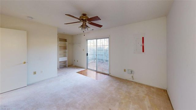 316 S Hill LN, Chesapeake, VA 23322