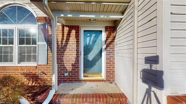 316 S Hill LN, Chesapeake, VA 23322