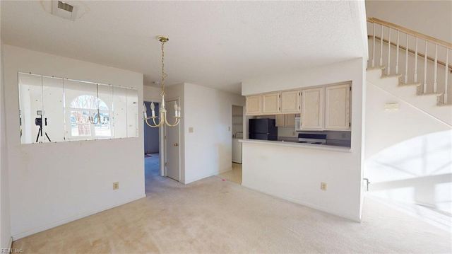 316 S Hill LN, Chesapeake, VA 23322