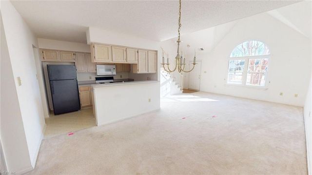 316 S Hill LN, Chesapeake, VA 23322