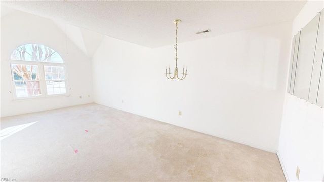 316 S Hill LN, Chesapeake, VA 23322