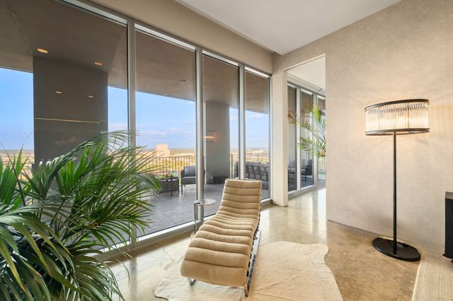 1717 Arts Plaza 2202, Dallas, TX 75201