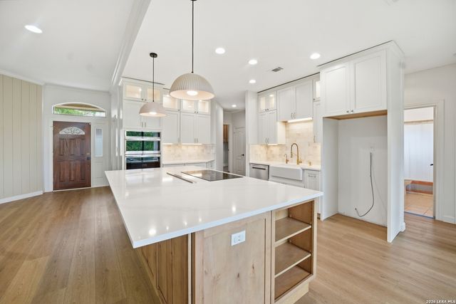 204 Tapatio Dr. W, Boerne, TX 78006