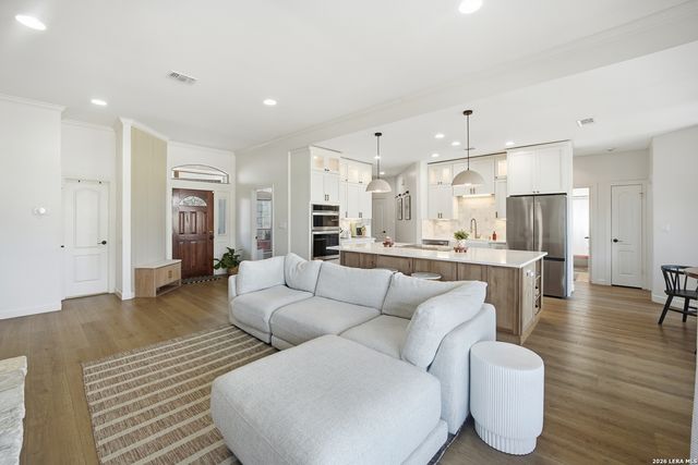 204 Tapatio Dr. W, Boerne, TX 78006