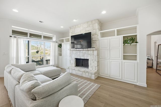 204 Tapatio Dr. W, Boerne, TX 78006