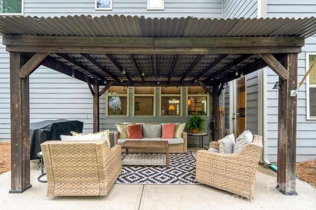 858 Double Oak Lane SE, Concord, NC 28025