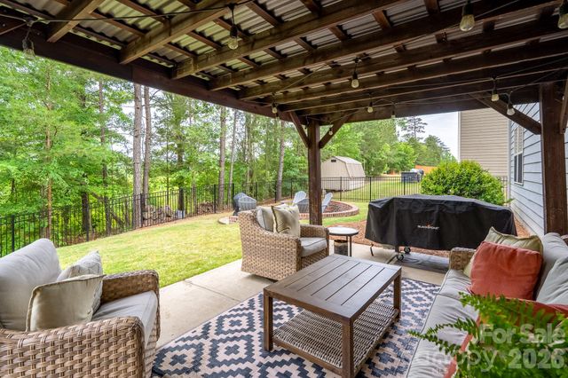 858 Double Oak Lane SE, Concord, NC 28025