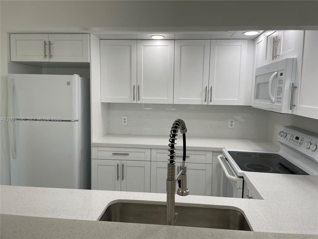 12650 SW 6th St 412K, Pembroke Pines, FL 33027