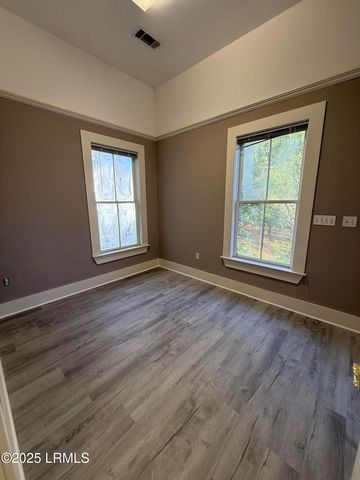 1 Merchants Ln Ste 205, Lady's Island, SC 29907