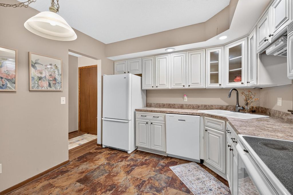 2465 Londin Lane E 212, Maplewood, MN 55119 — photo 2