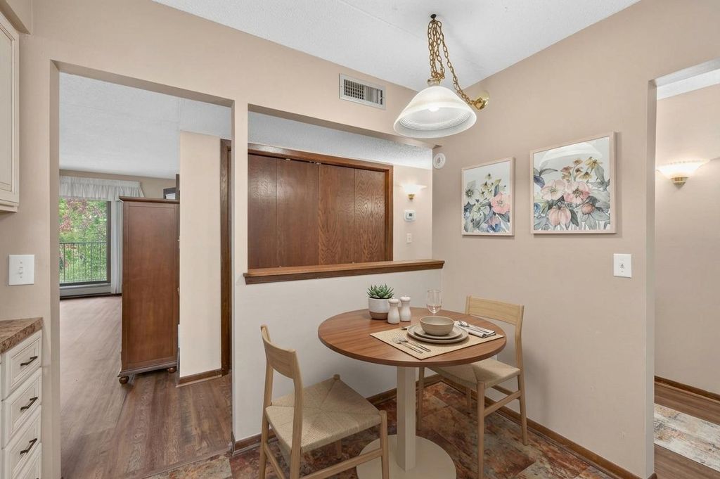 2465 Londin Lane E 212, Maplewood, MN 55119 — photo 4