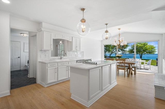 13334 N Lakewood DRIVE, Mequon, WI 53097