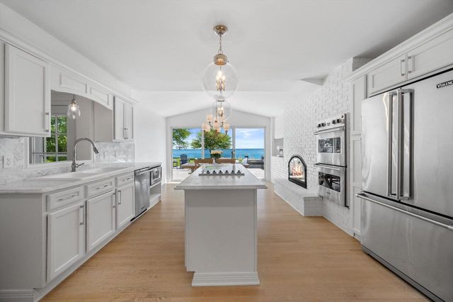 13334 N Lakewood DRIVE, Mequon, WI 53097