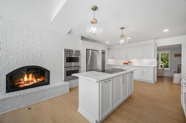 13334 N Lakewood DRIVE, Mequon, WI 53097