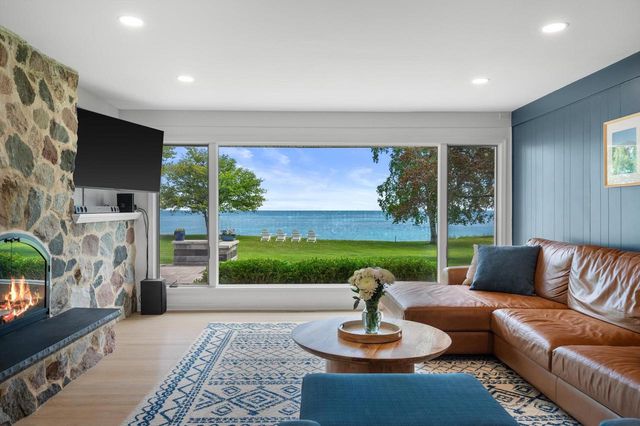 13334 N Lakewood DRIVE, Mequon, WI 53097