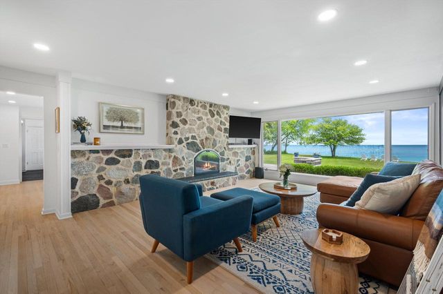 13334 N Lakewood DRIVE, Mequon, WI 53097