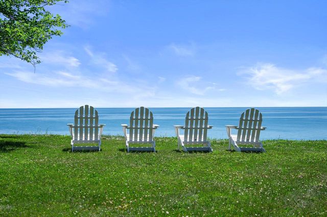 13334 N Lakewood DRIVE, Mequon, WI 53097