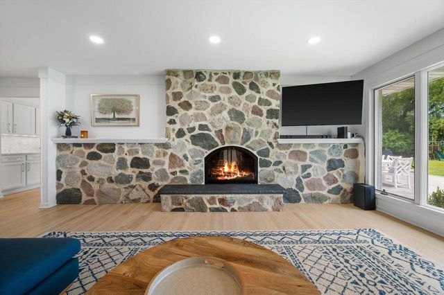 13334 N Lakewood DRIVE, Mequon, WI 53097