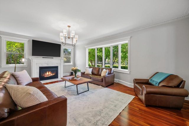 13334 N Lakewood DRIVE, Mequon, WI 53097