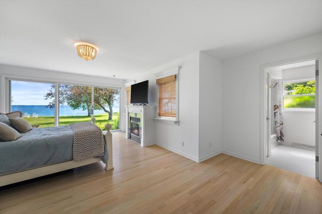 13334 N Lakewood DRIVE, Mequon, WI 53097