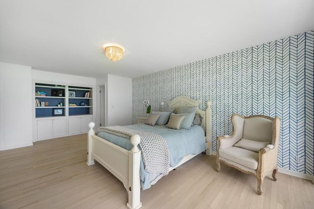 13334 N Lakewood DRIVE, Mequon, WI 53097