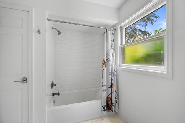 13334 N Lakewood DRIVE, Mequon, WI 53097