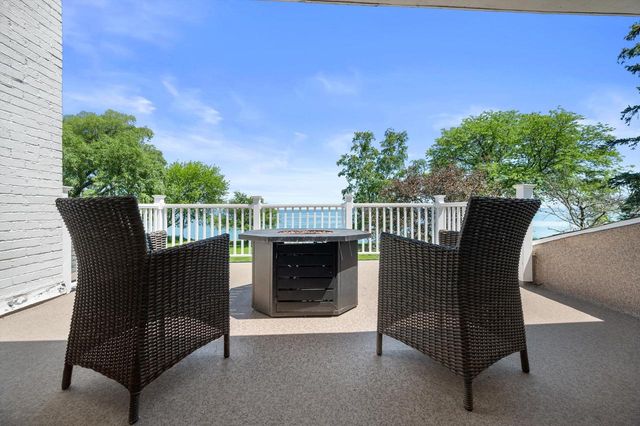 13334 N Lakewood DRIVE, Mequon, WI 53097