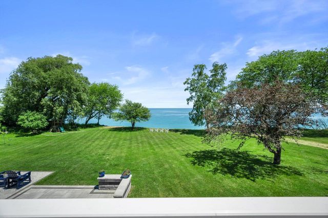 13334 N Lakewood DRIVE, Mequon, WI 53097