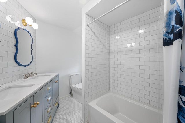 13334 N Lakewood DRIVE, Mequon, WI 53097