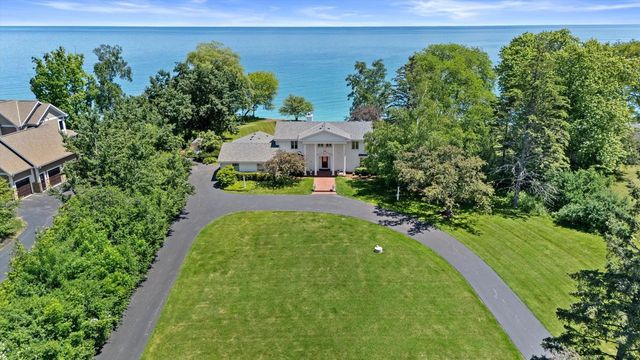 13334 N Lakewood DRIVE, Mequon, WI 53097