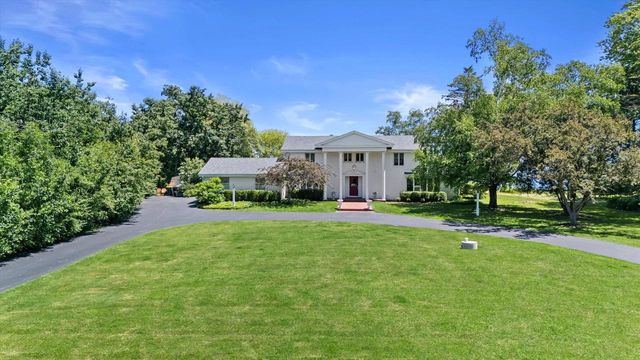 13334 N Lakewood DRIVE, Mequon, WI 53097