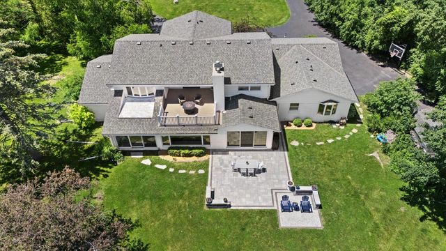 13334 N Lakewood DRIVE, Mequon, WI 53097