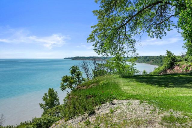 13334 N Lakewood DRIVE, Mequon, WI 53097