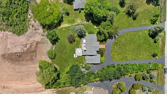 13334 N Lakewood DRIVE, Mequon, WI 53097