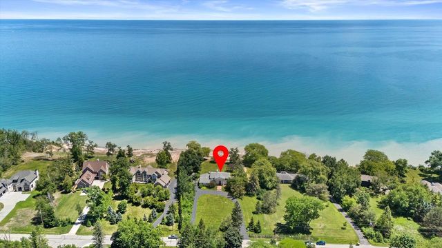 13334 N Lakewood DRIVE, Mequon, WI 53097
