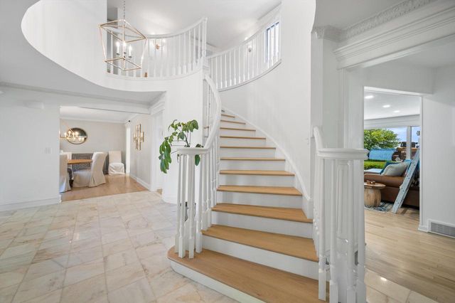 13334 N Lakewood DRIVE, Mequon, WI 53097