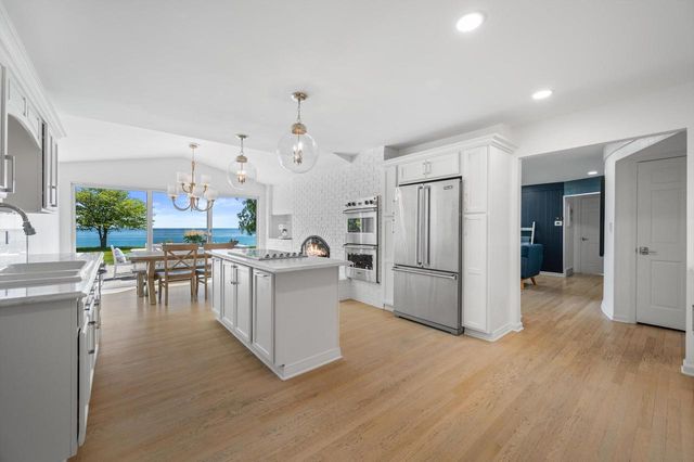 13334 N Lakewood DRIVE, Mequon, WI 53097