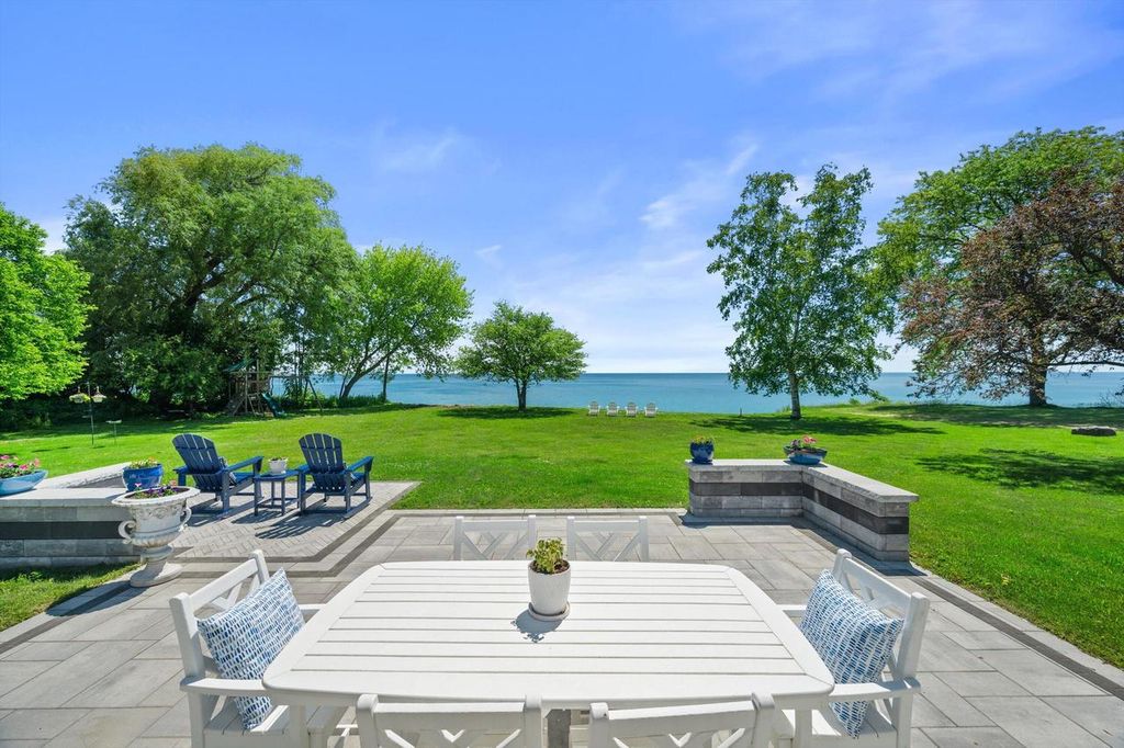 13334 N Lakewood DRIVE, Mequon, WI 53097