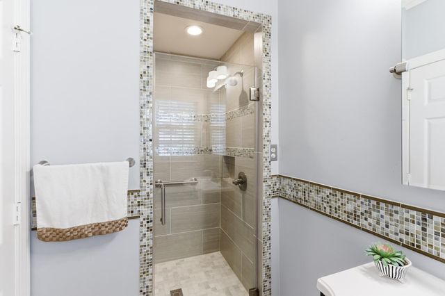 2053 JOHNSON RD, Germantown, TN 38139