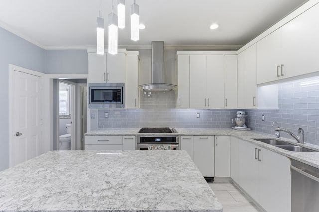 2053 JOHNSON RD, Germantown, TN 38139