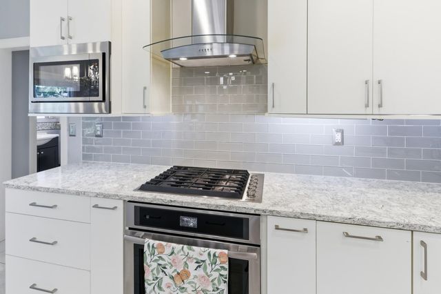 2053 JOHNSON RD, Germantown, TN 38139
