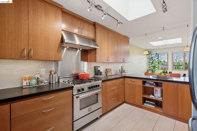 1260 63Rd St, Emeryville, CA 94608