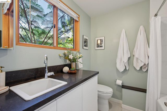 1260 63Rd St, Emeryville, CA 94608