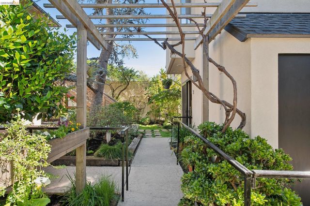 1260 63Rd St, Emeryville, CA 94608