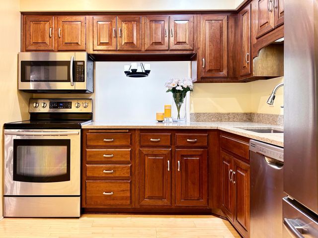 7510 Cahill Road 303B, Edina, MN 55439
