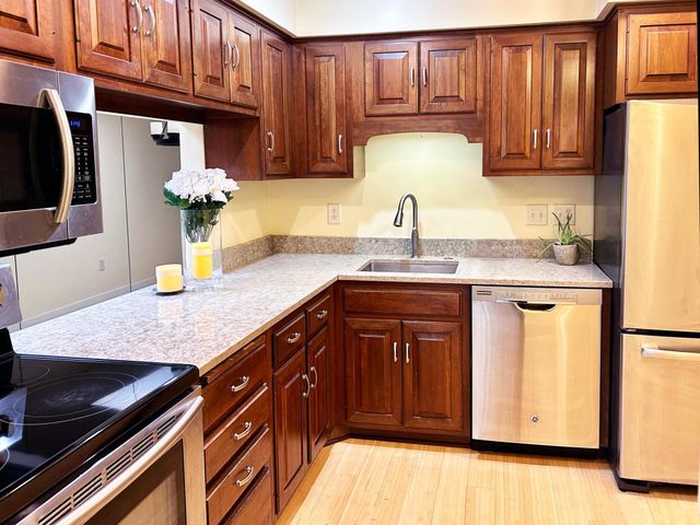 7510 Cahill Road 303B, Edina, MN 55439