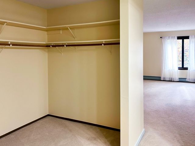 7510 Cahill Road 303B, Edina, MN 55439