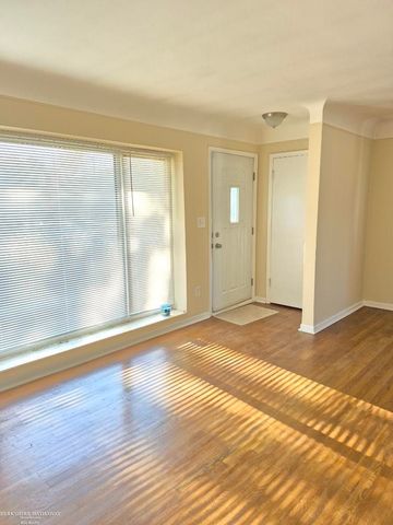 22431 Euclid Street, Saint Clair Shores, MI 48082