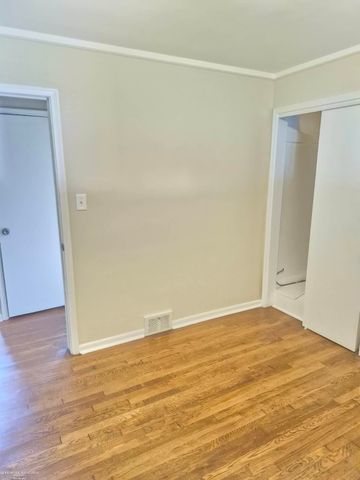 22431 Euclid Street, Saint Clair Shores, MI 48082