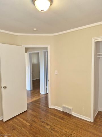 22431 Euclid Street, Saint Clair Shores, MI 48082